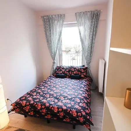 Comfortable And Spacious Apartment- Dmowskiego Street Apartment *