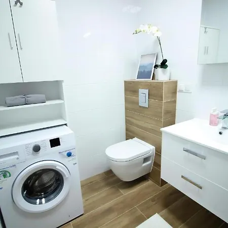 Comfortable And Spacious Apartment- Dmowskiego Street Apartment *