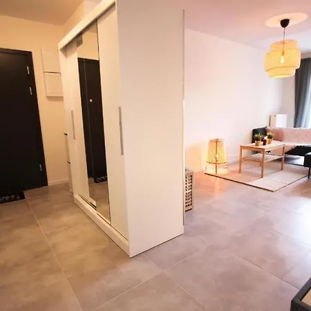 דירה Comfortable And Spacious Apartment- Dmowskiego Street ורוצלב