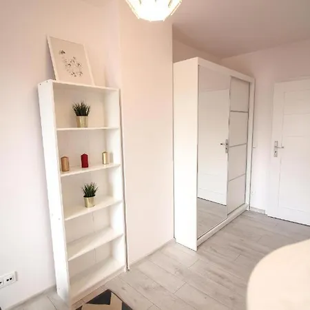 דירה Comfortable And Spacious Apartment- Dmowskiego Street ורוצלב
